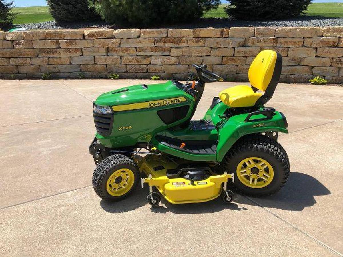 Used 2020 JOHN DEERE X739