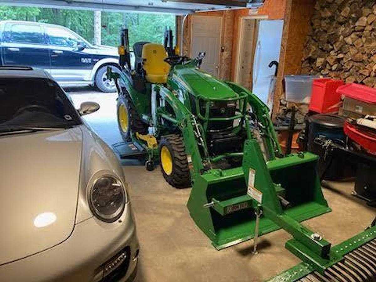 Used 2022 JOHN DEERE 2025R