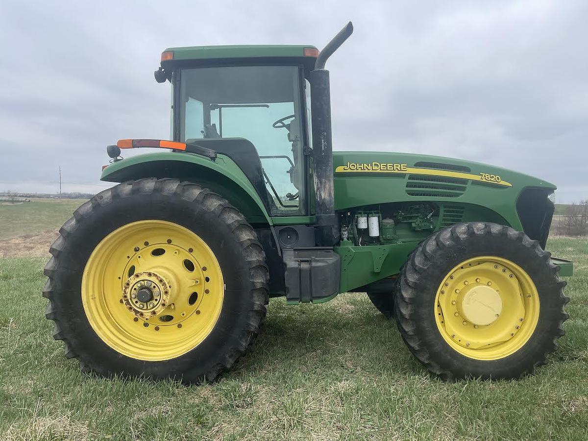 Used 2003 John Deere 7820 Tractor