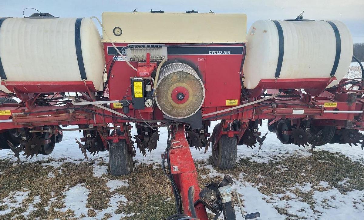 Used 1993 CASE IH 900 Planter