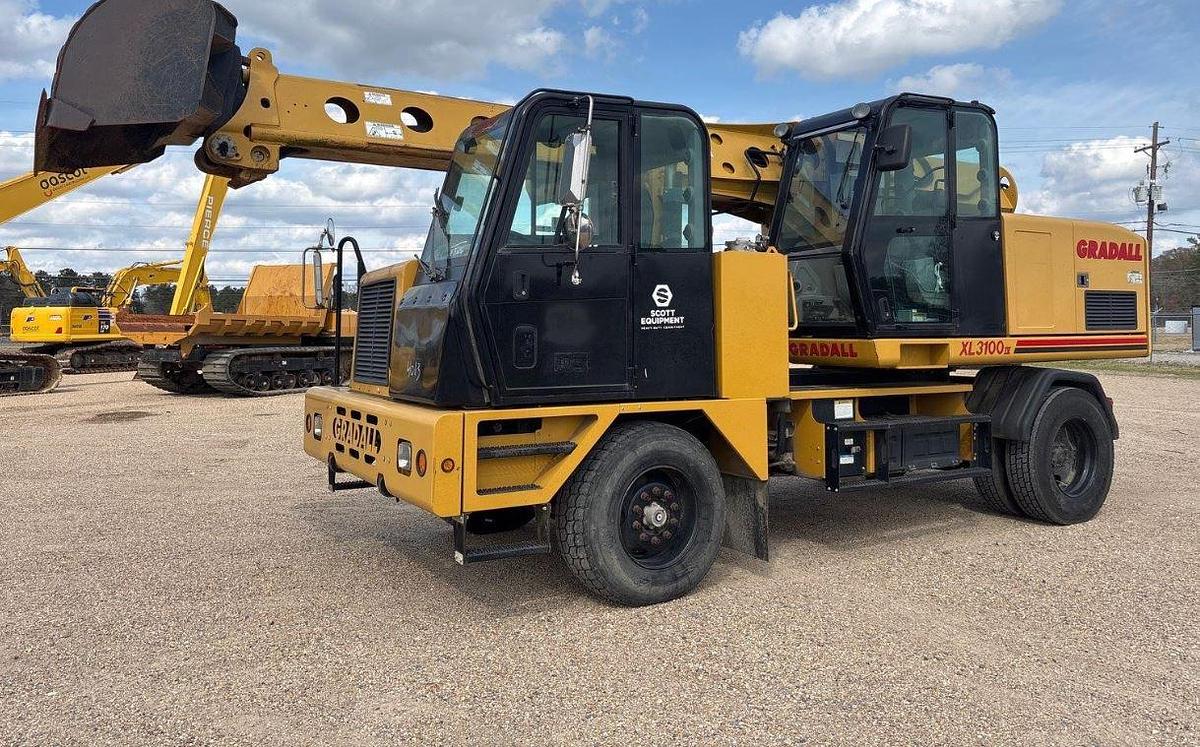 Used 2016 Gradall XL3100 LV