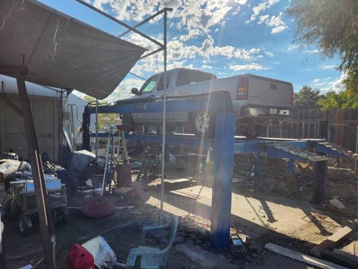 Used 1993 BenPak 4 Post Auto Lift with Front and Back Ententions 