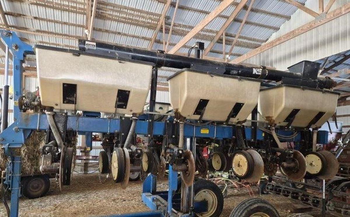 Used 1998 KINZE 2500