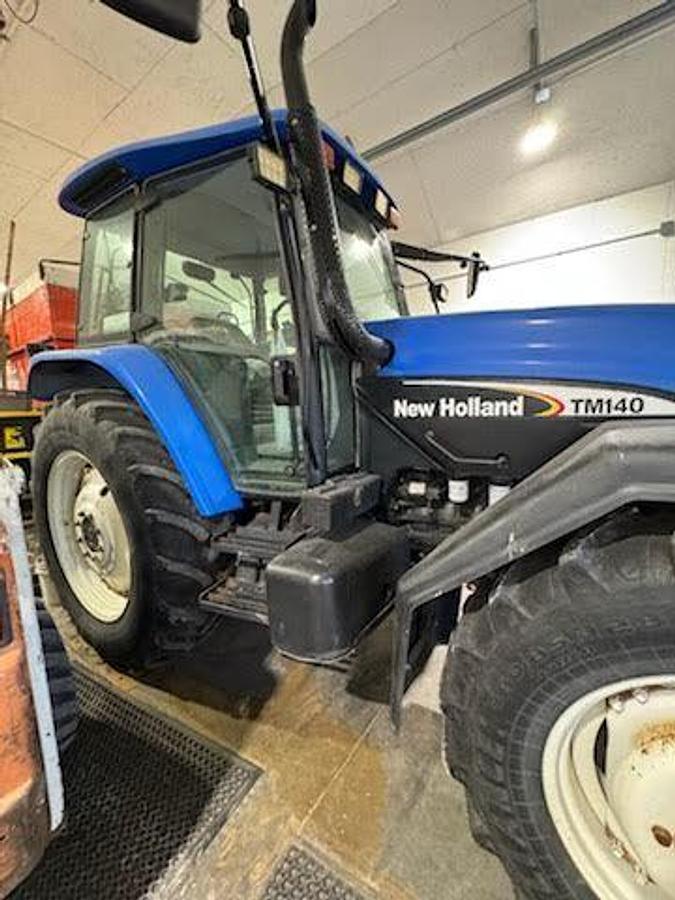 Used 2003 NEW HOLLAND TM140
