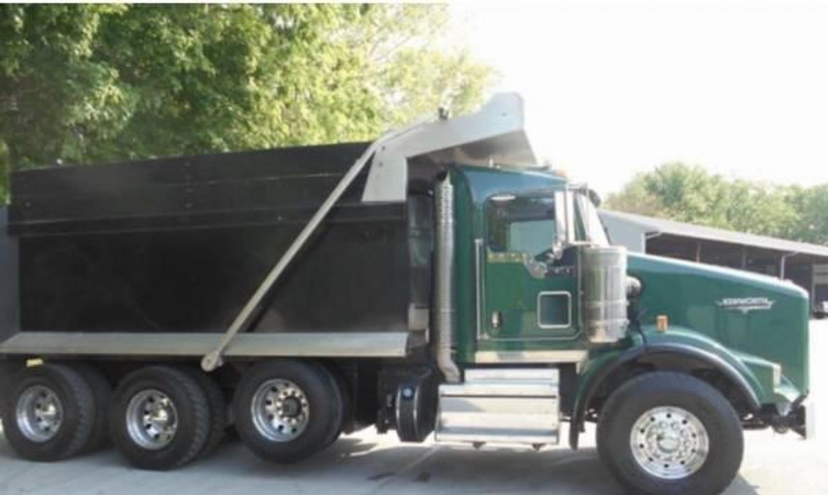Used (2) 2022 Kenworth T800 Extra Cab Tri-Axle Trucks