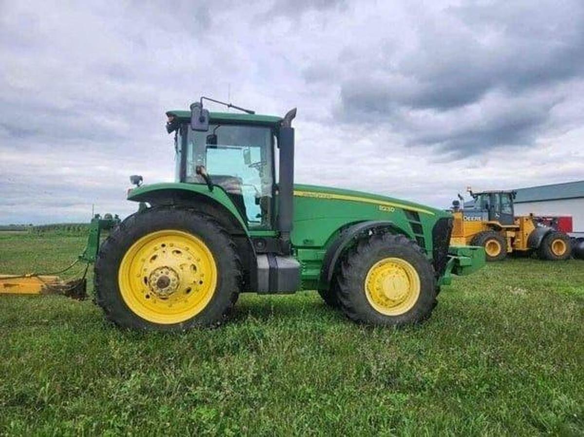 Used 2009 JOHN DEERE 8230 Tractor