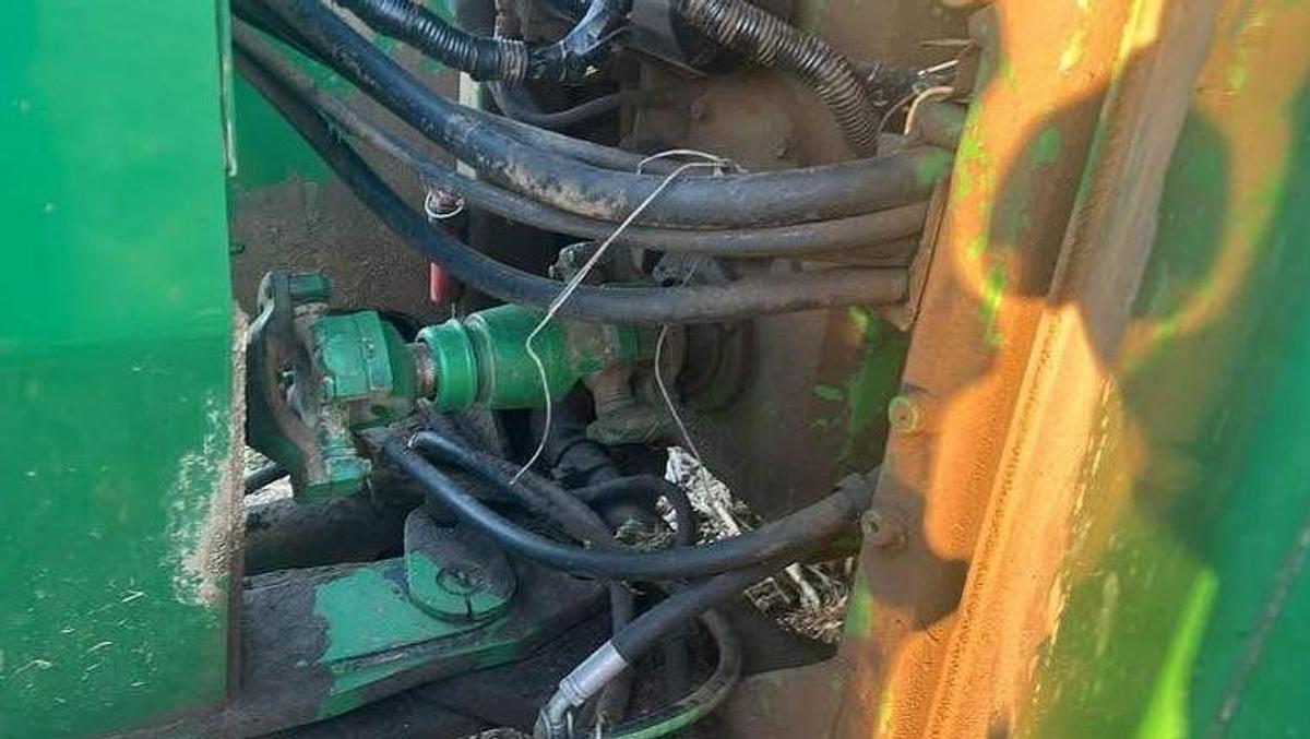 Used 1990 JOHN DEERE 8760 Tractor