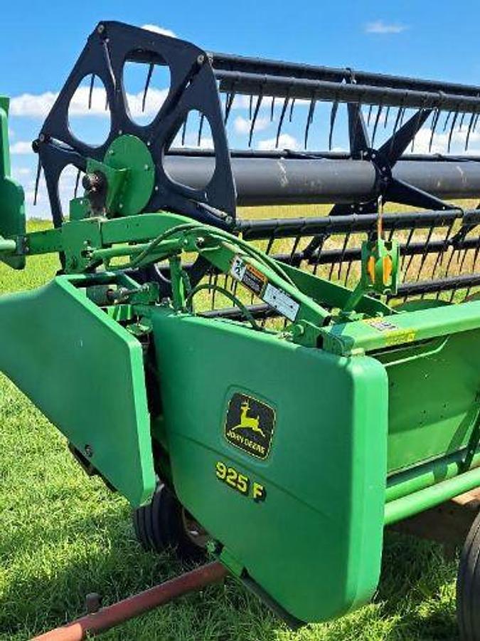 Used 2001 JOHN DEERE 925F Platform Header