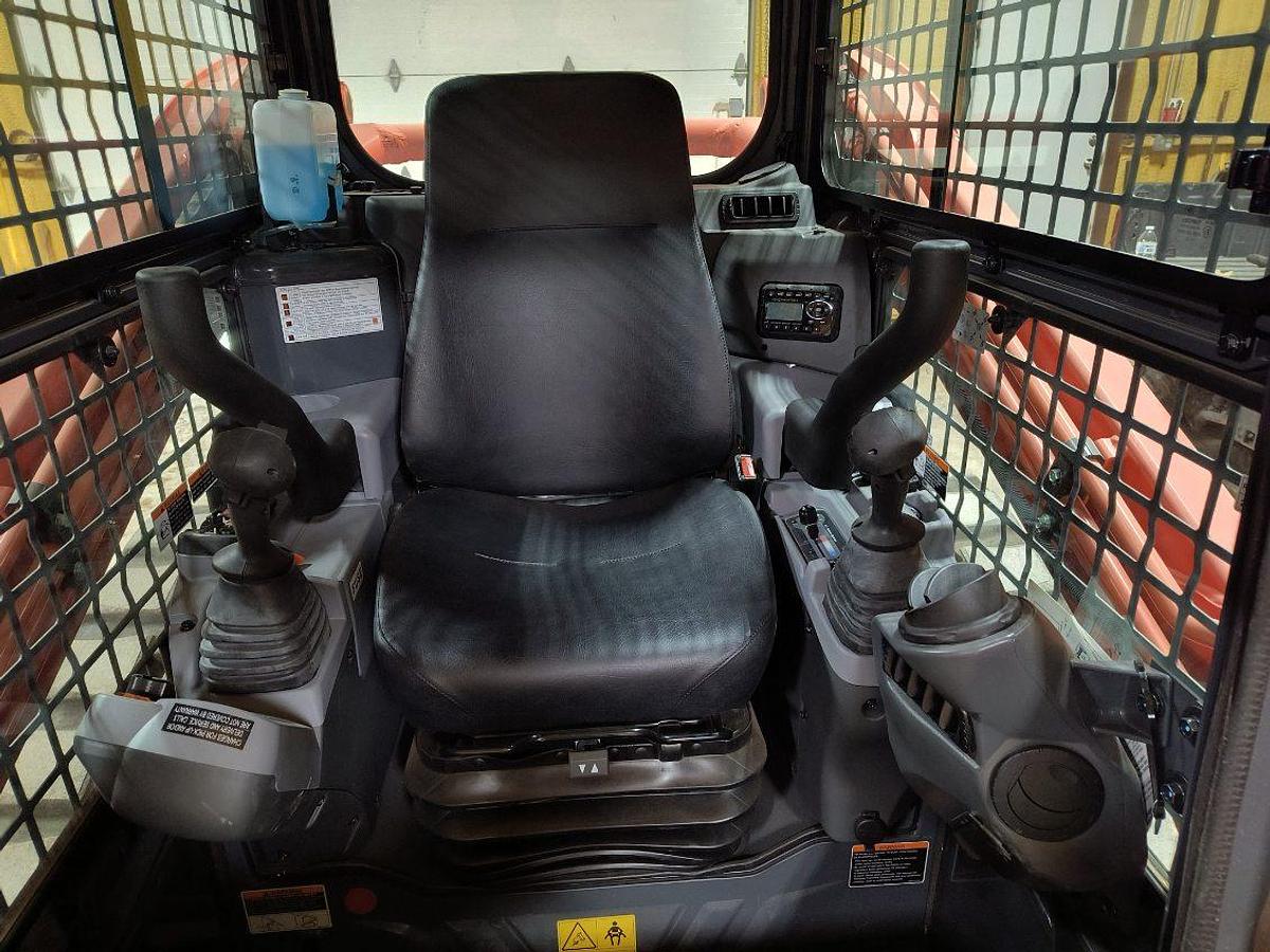 Used 2022 Kubota SVL752 Skid Steer