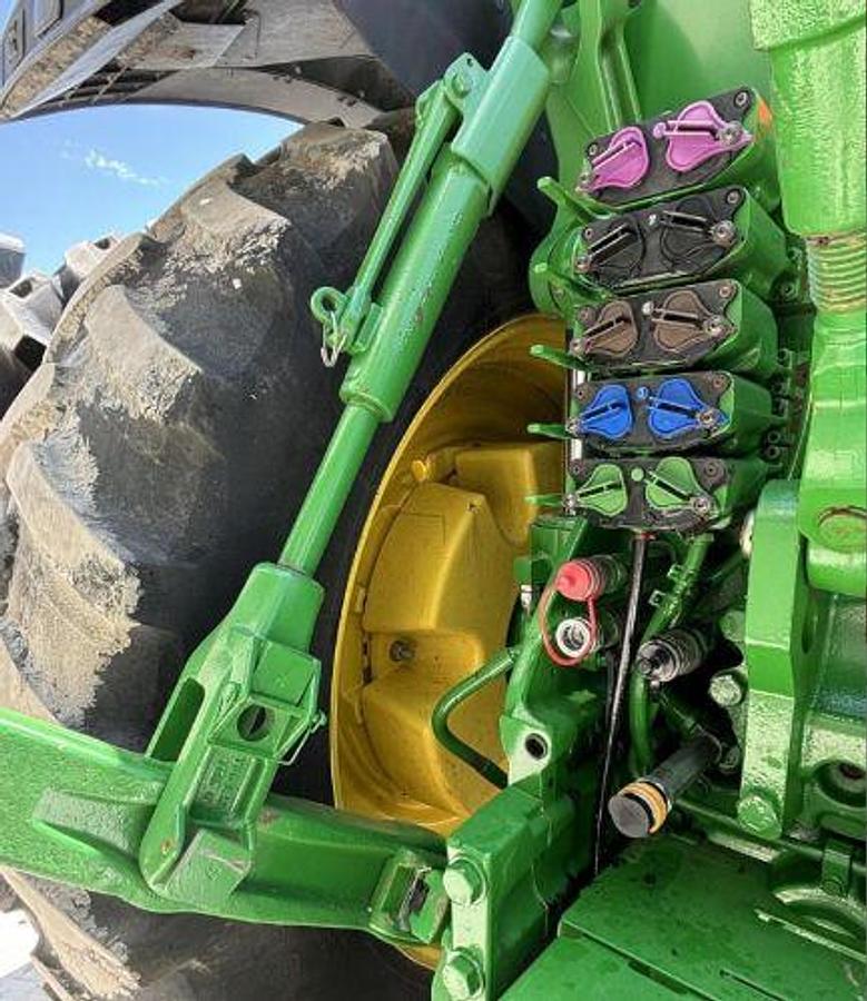 Used 2015 JOHN DEERE 8320R