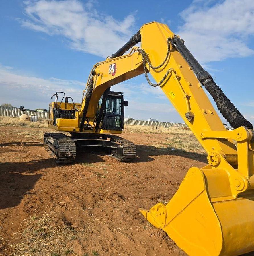 Used 2021 Caterpillar 330