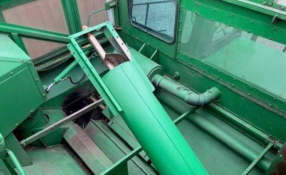 Used 1981 JOHN DEERE 7720 Combine