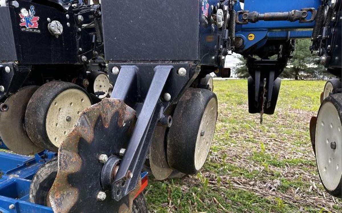 Used 2015 KINZE 3600 Planter