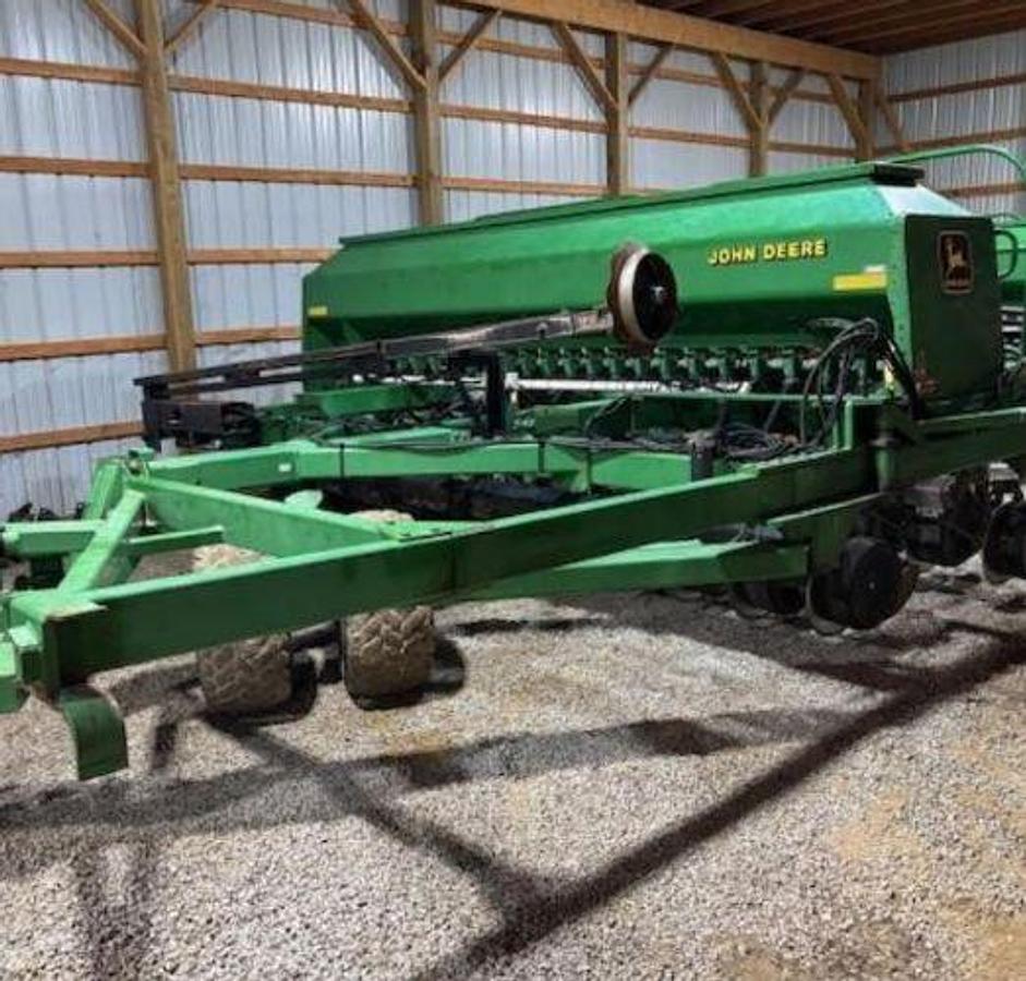 Used 2002 JOHN DEERE 1560