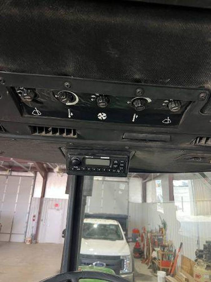 Used JOHN DEERE 4440