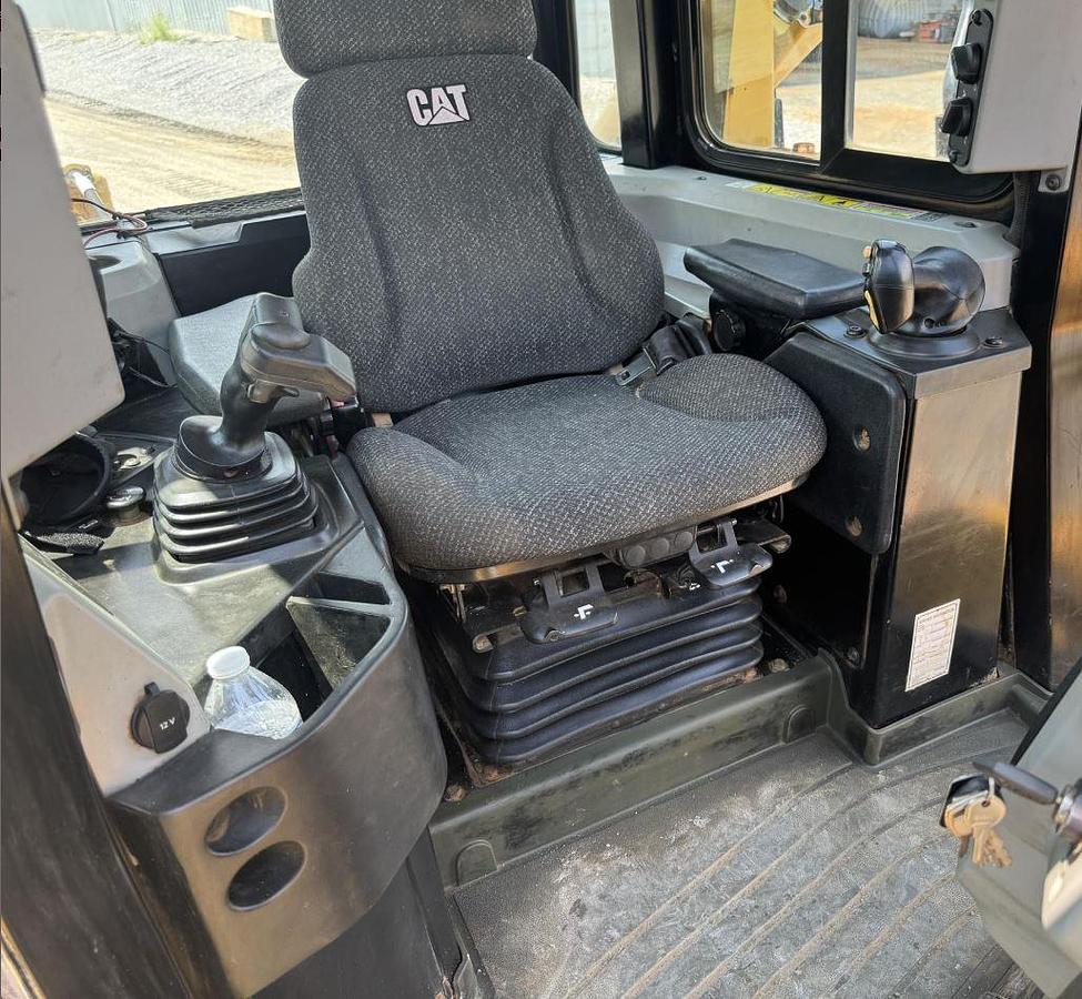 Used 2015 Caterpillar D6T