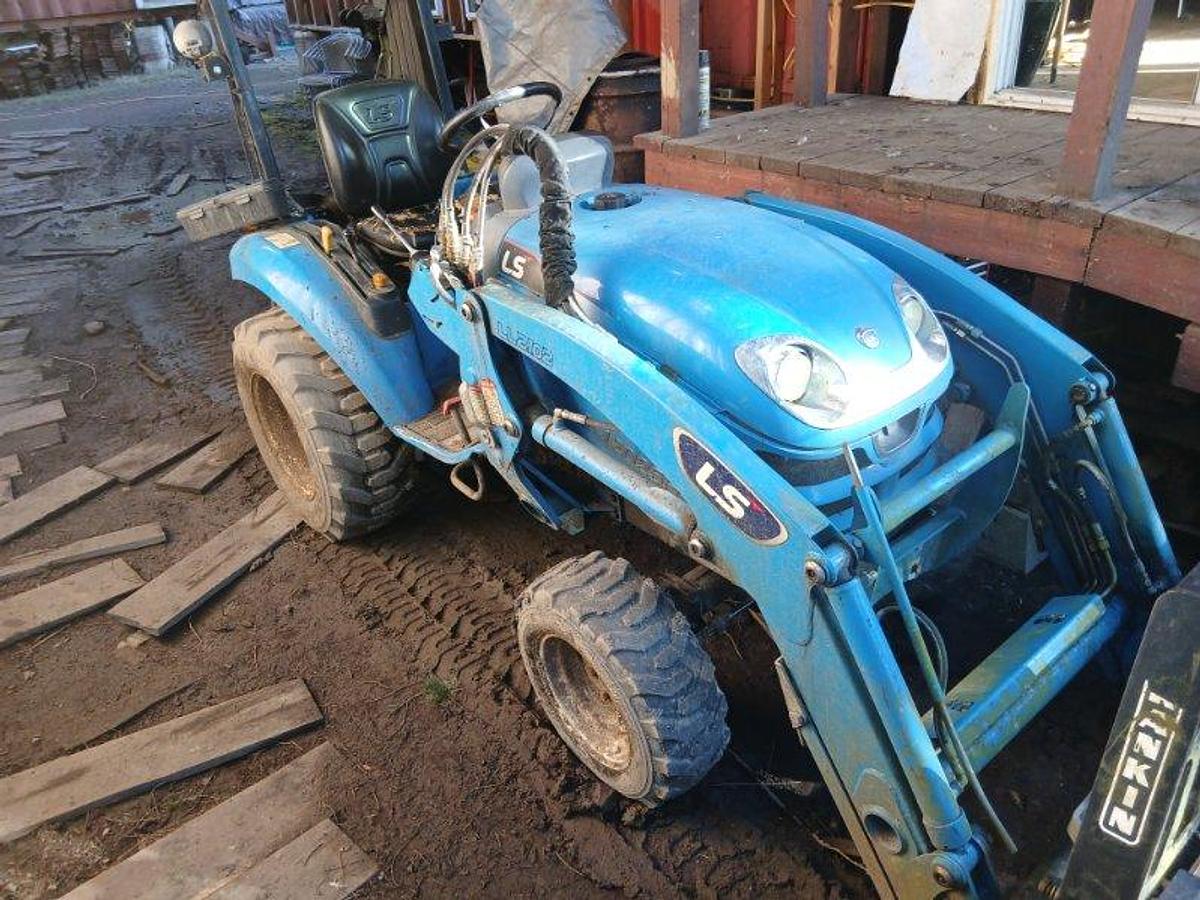 Used 2019 LS XJ2025 Tractor with Backhoe