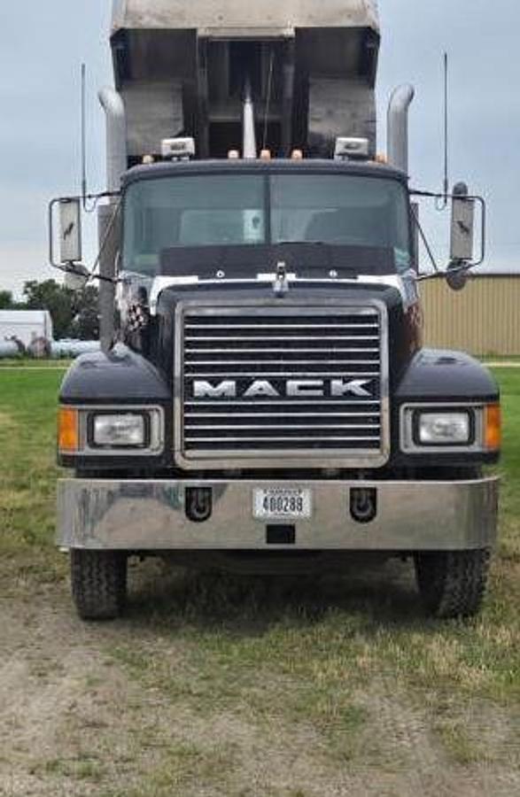 Used 2001 Mack CH613