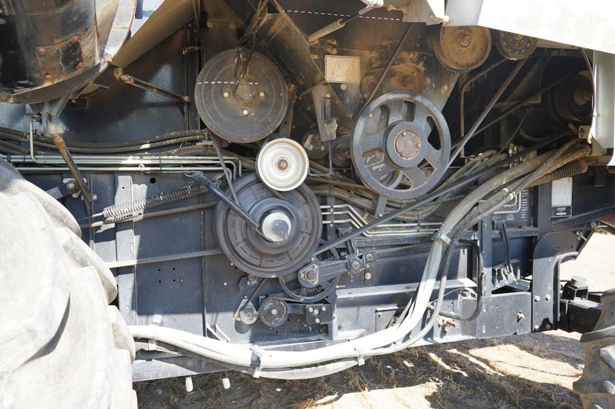 Used 2005 Gleaner R65 Combine