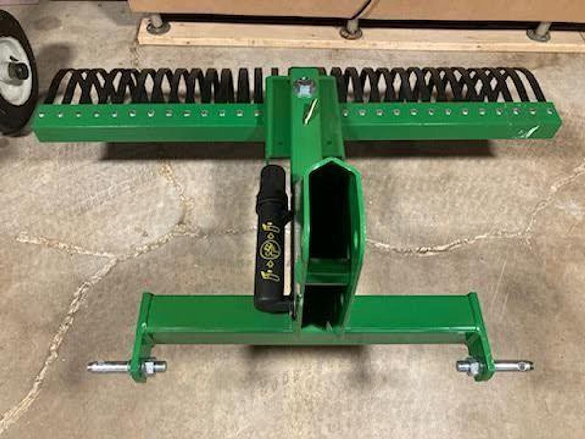 Used 2022 JOHN DEERE 2025R