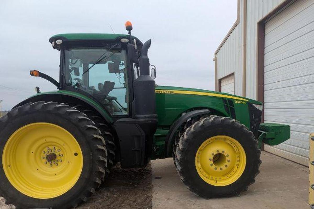 Used 2014 JOHN DEERE 8370R