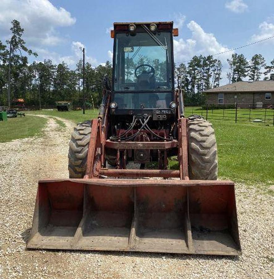 Used 1988 VERSATILE 276
