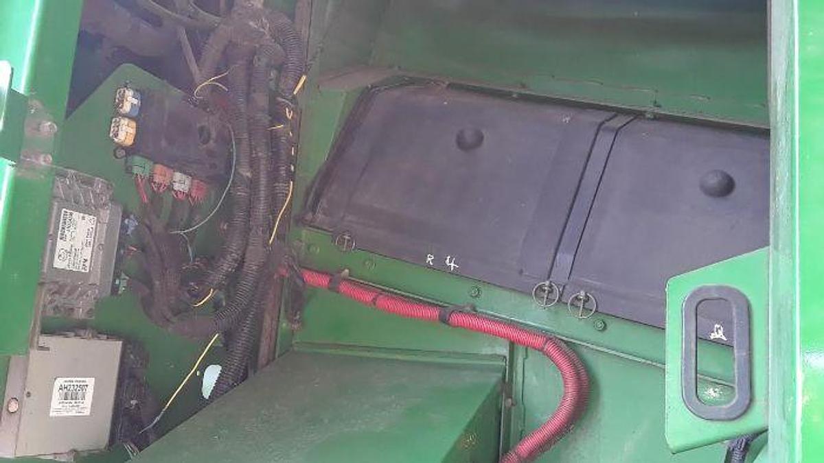 Used 2010 JOHN DEERE 9770 STS