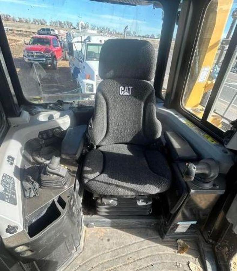 Used 2018 CATERPILLAR D6T