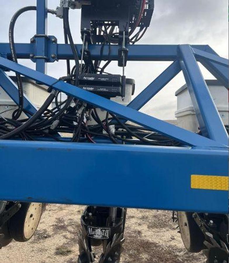 Used 2009 KINZE 3600 Planter