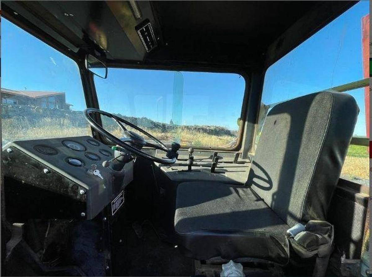 Used 1985 New Holland 1068