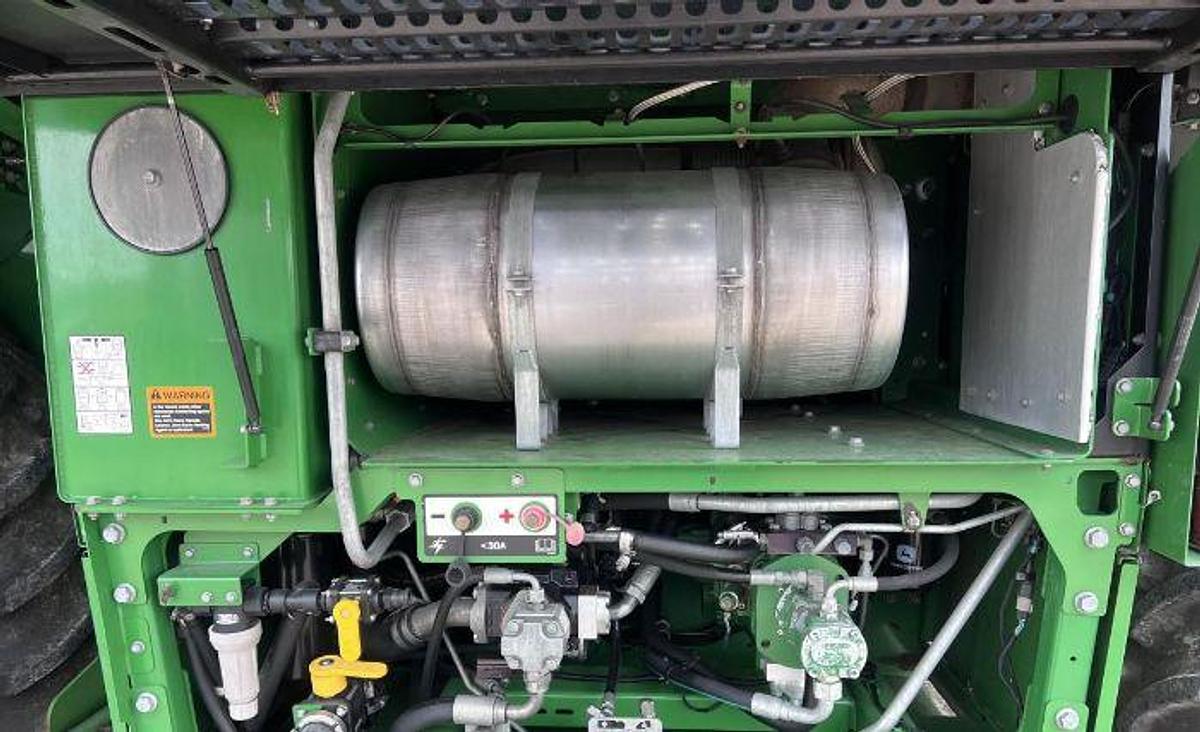 Used 2016 JOHN DEERE CP690