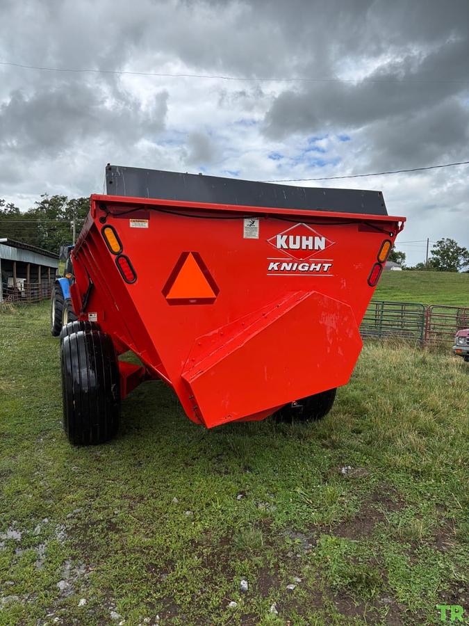 Used 2012 Kuhn Knight 8124 Manure Spreader