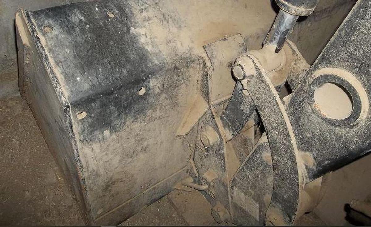 Used 2006 NEW HOLLAND 82LB