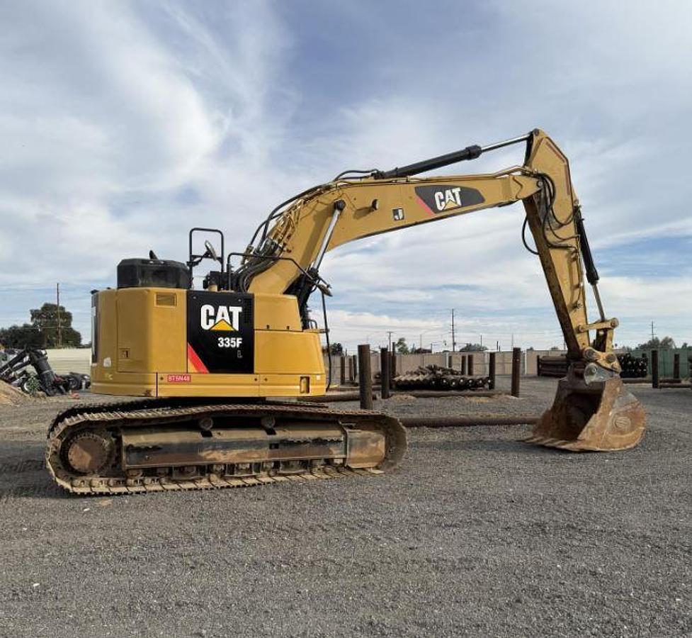 Used 2017 CATERPILLAR 335F LCR