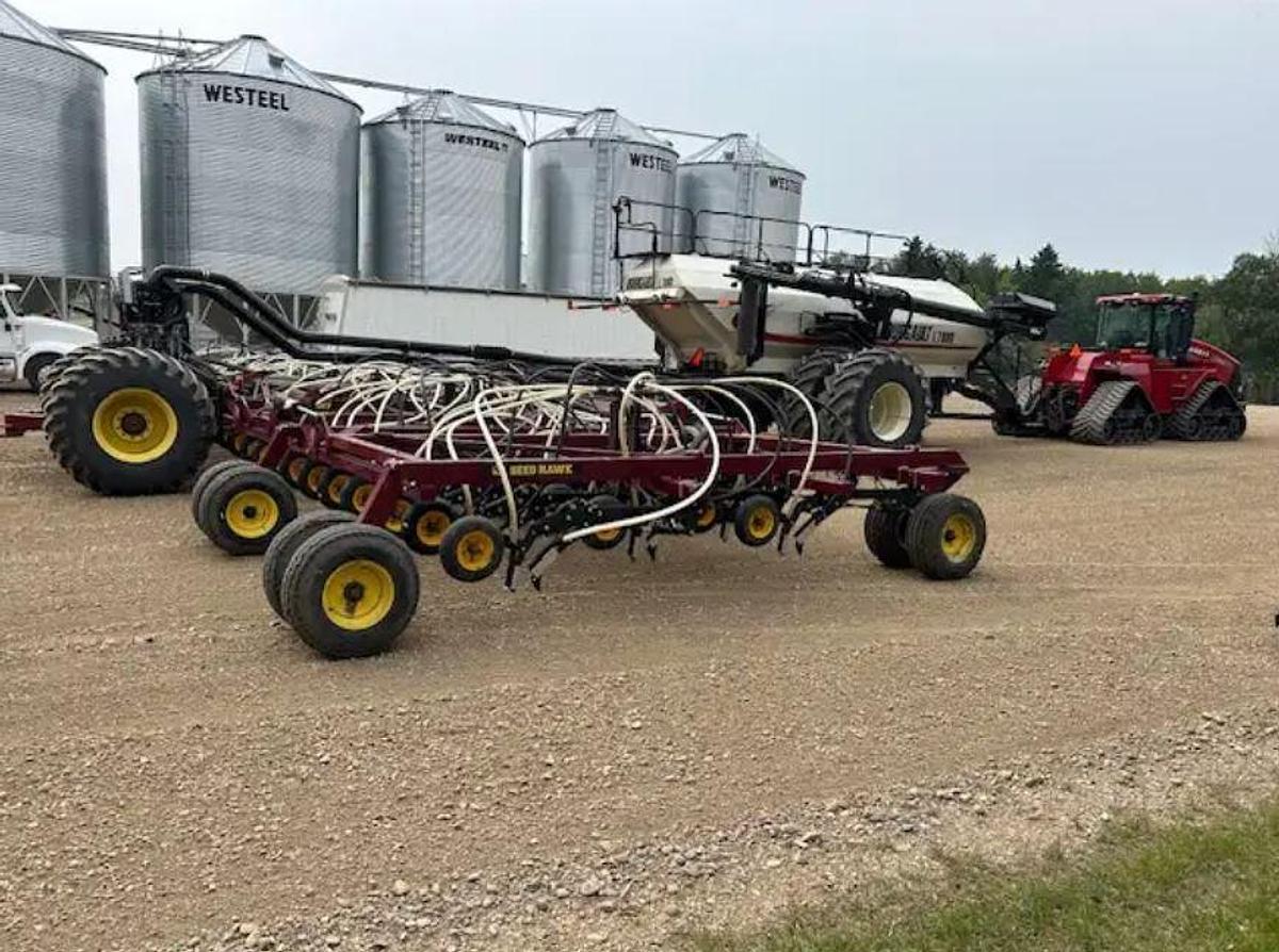 Used 2015 Bourgault L7800 with Seedhawk 6510 Toolbar