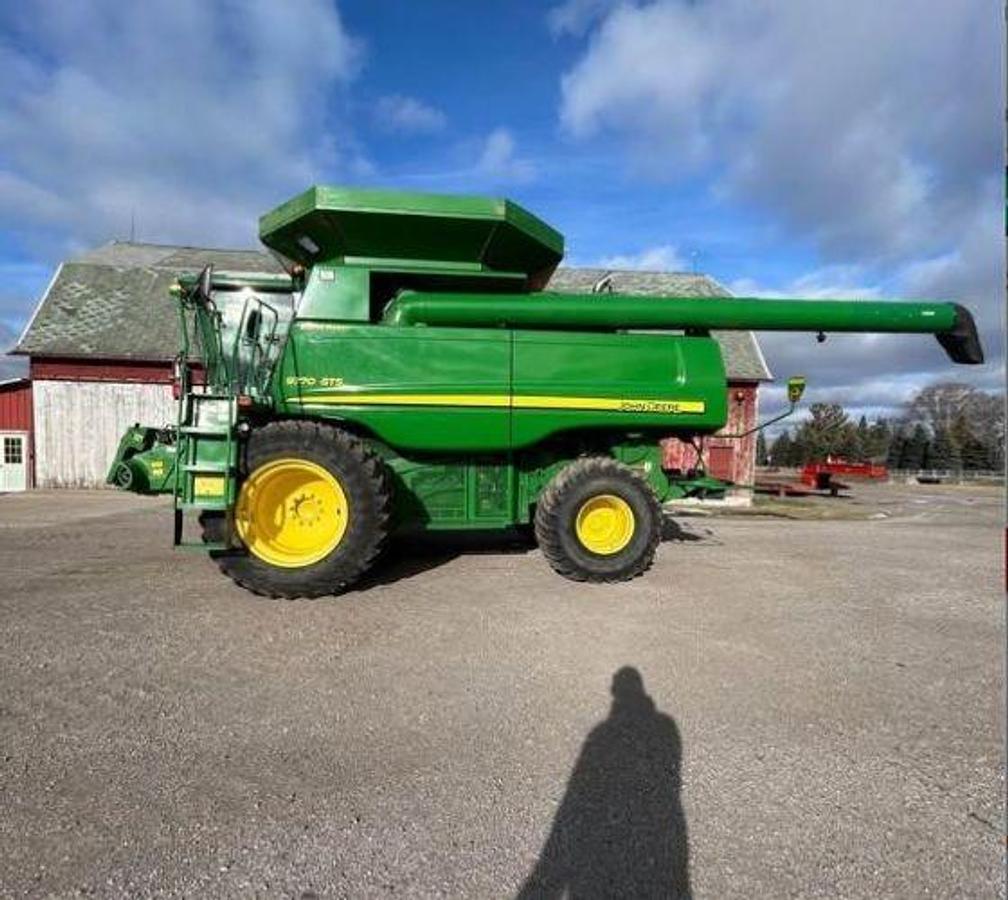 Used 2010 JOHN DEERE 9770 STS