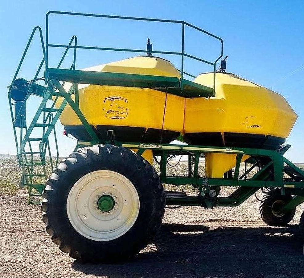 Used 2007 John Deere 1890 Air Seeder