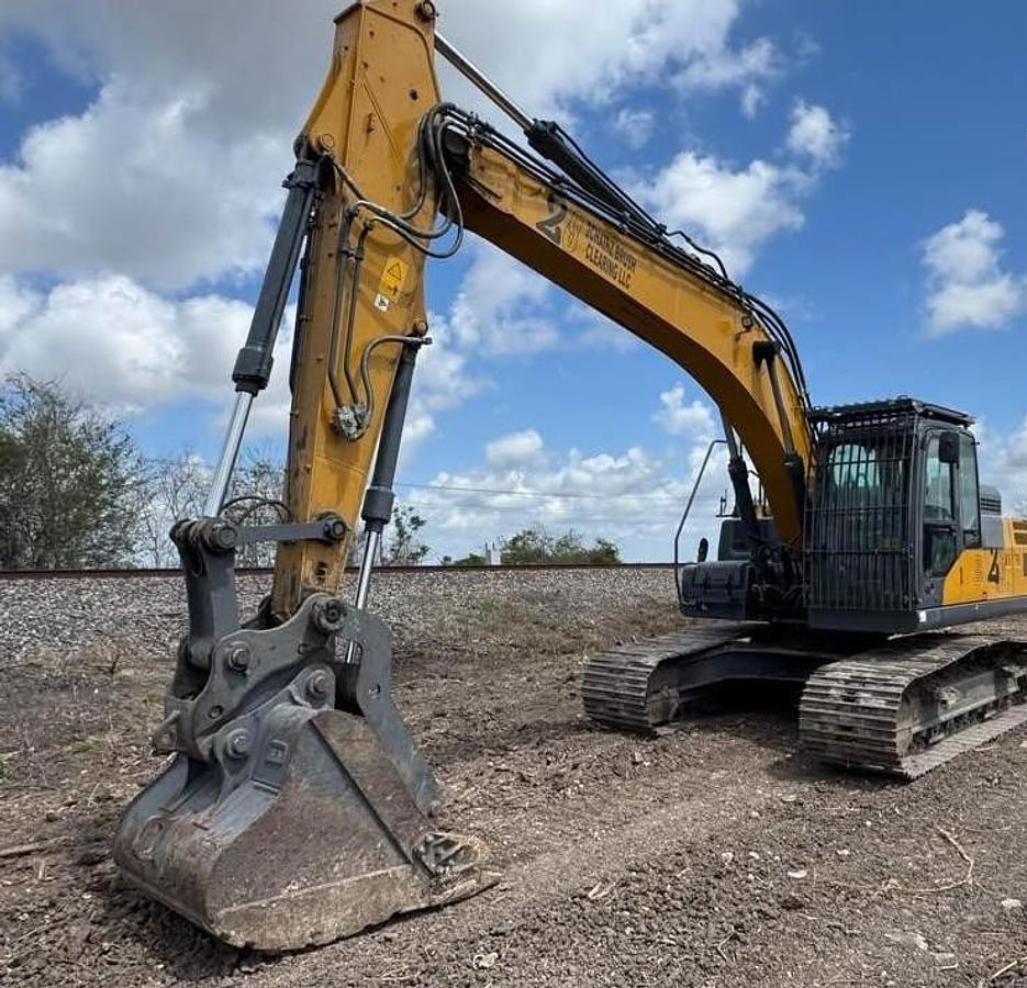 Used 2023 XCMG XE210U