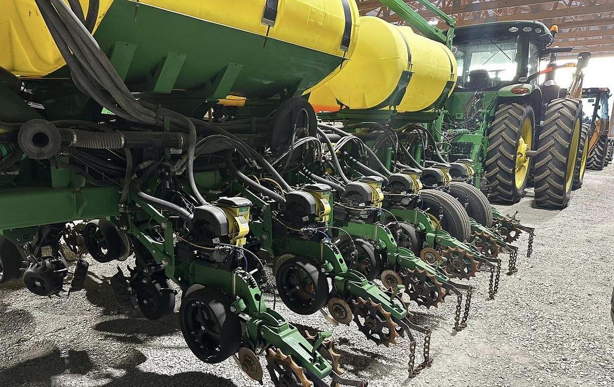 Used 2007 JOHN DEERE 1770NT Planter