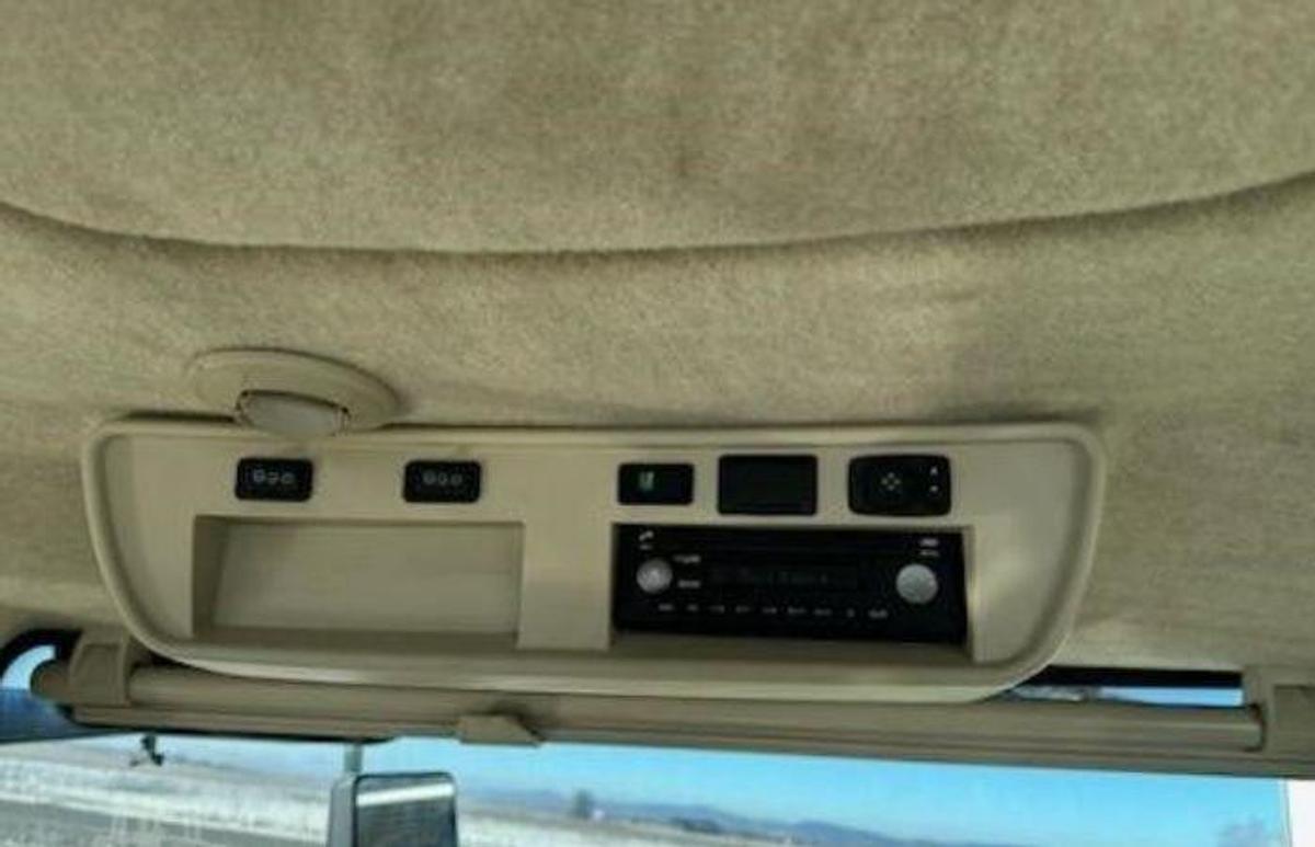 Used 2017 JOHN DEERE 8320R