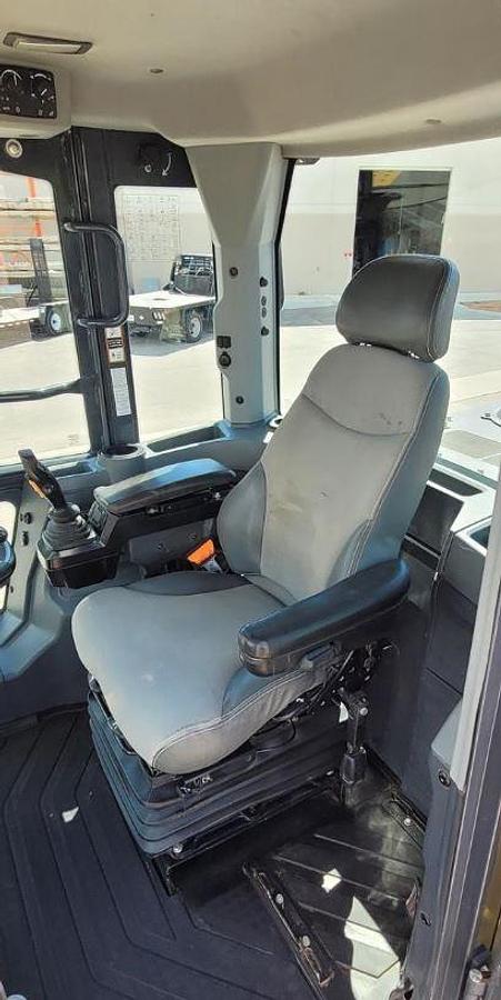 Used 2019 Deere 544L