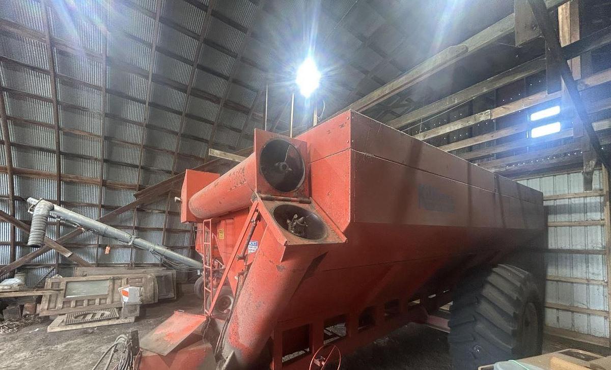 Used 1990 KILLBROS 1600 Grain Cart