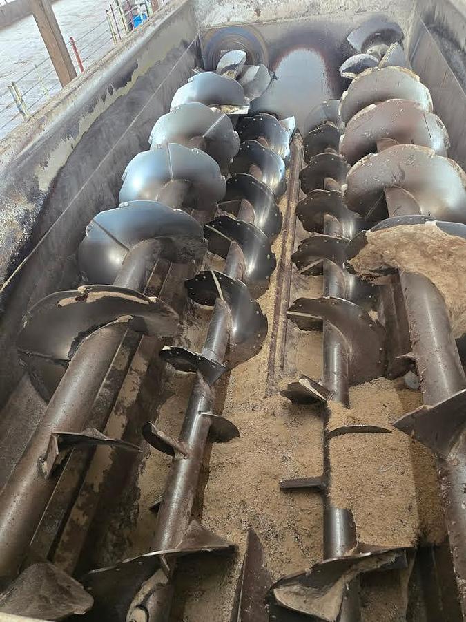 Used 2014 Kuhn Knight 4072 Mounted on 2000 Mack MR600