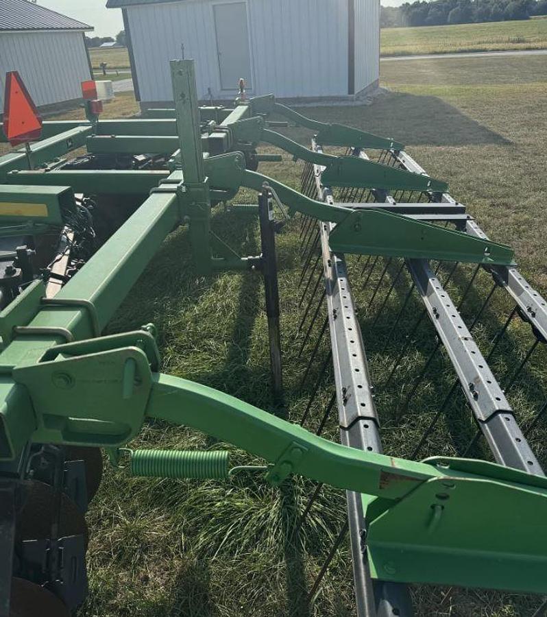Used JOHN DEERE 637