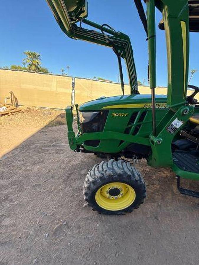 Used 2019 JOHN DEERE 3032E Tractor