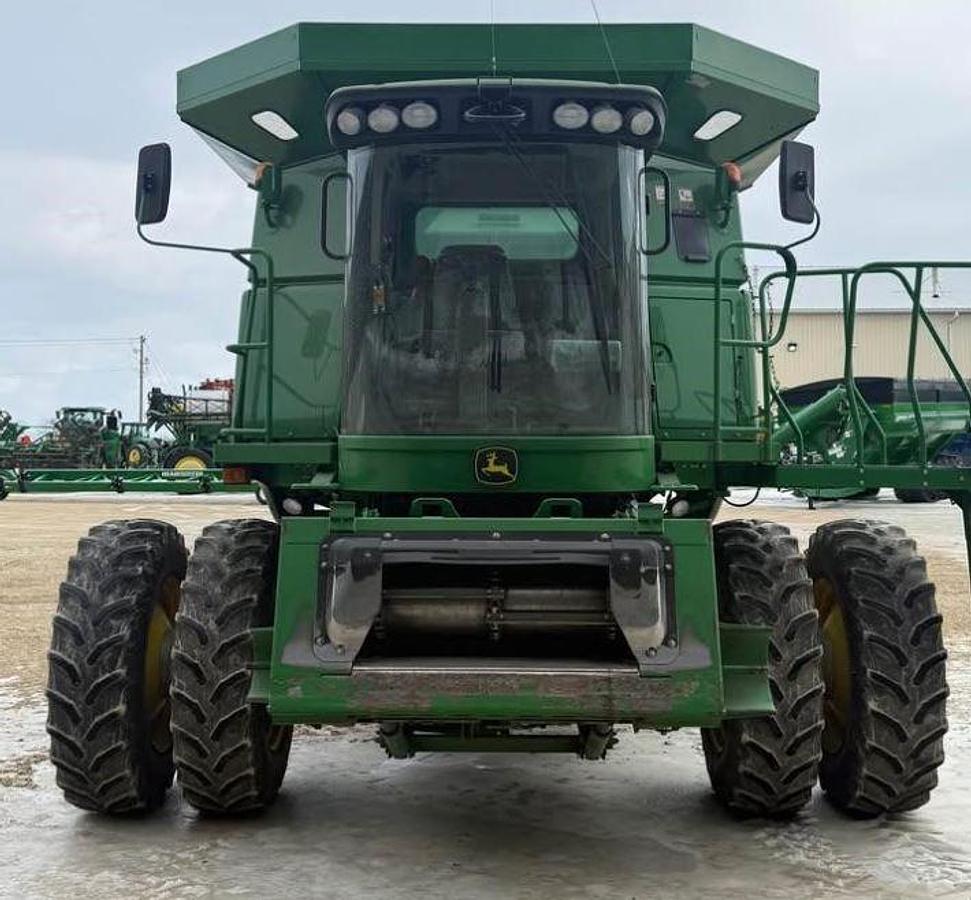 Used 2011 JOHN DEERE 9570 STS