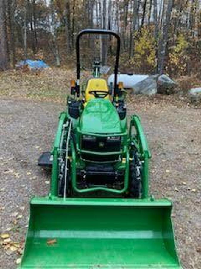 Used 2022 JOHN DEERE 2025R