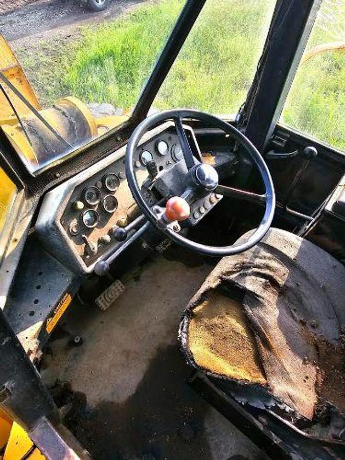 Used 1980 JOHN DEERE 844