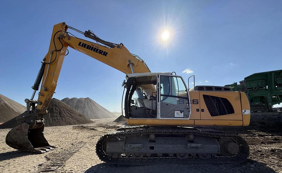 Used 2015  LIEBHERR R936 LC Excavator