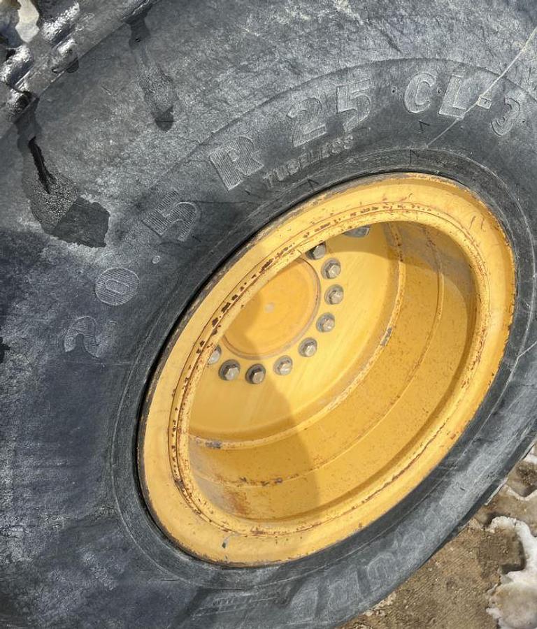 Used 2014 Deere 624K